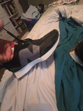 New Balance 327 Men's Black and Gray Running Sneaker Great Shepe